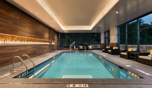 2 Spacious & Cozy Units w/Indoor Pool & Gym Access, Free Breakfast & Parking!