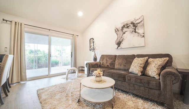 2 TVs Vaulted Ceiling Private Kitchen&Entrance