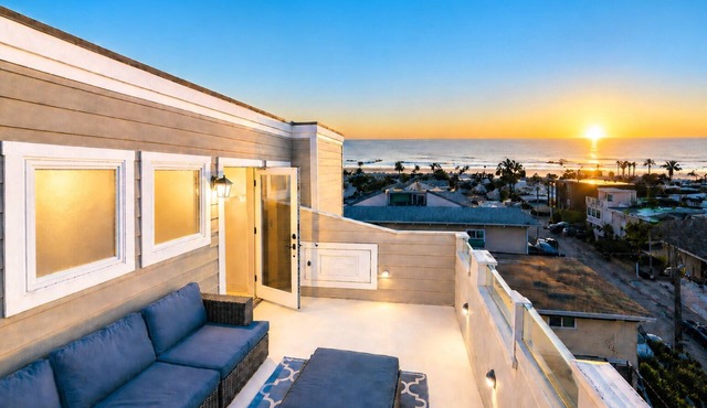 25% Off July30-Aug1 -Walk To Beach, Amazing Views*