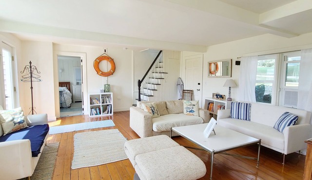 2BD Cottage-A/C, Enclosed Outdoor Shower, Walk to Mayo Beach & Wellfleet Center