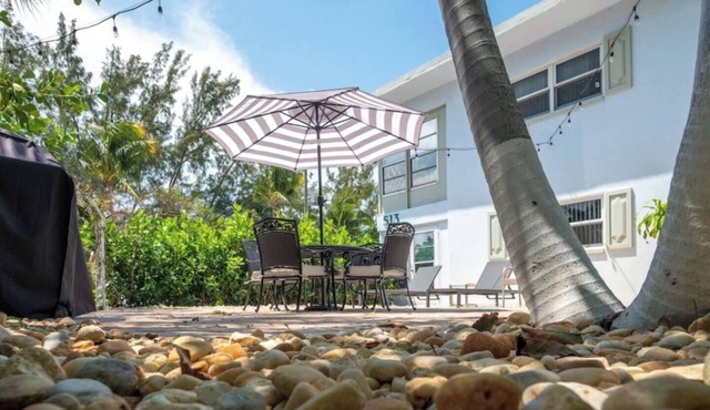 2BR/2BA | Walk to the Beach
