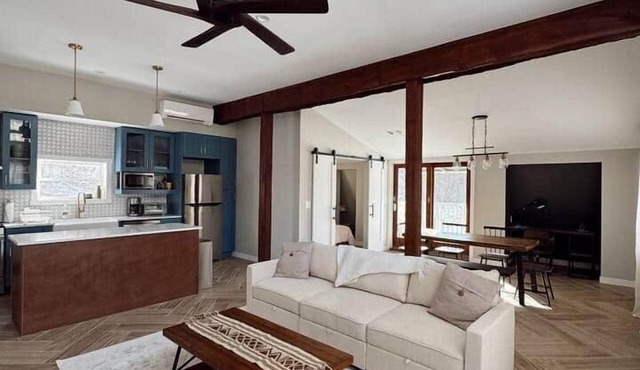 2BR Barnhouse Loft Near Diamond Notch Falls