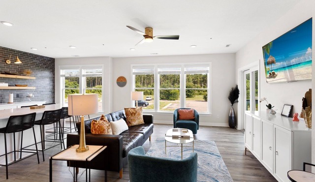 2BR Coastal Retreat with Pool Access & Dogs