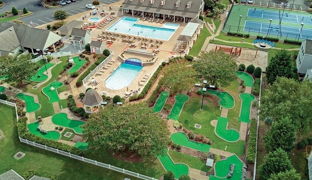 2br Deluxe Colonial Stay Near Fun Attractions!