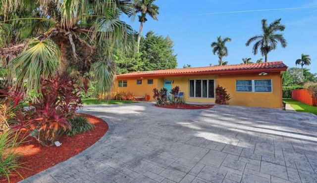 2BR Hollywood Stay Near Beach & Broad walk