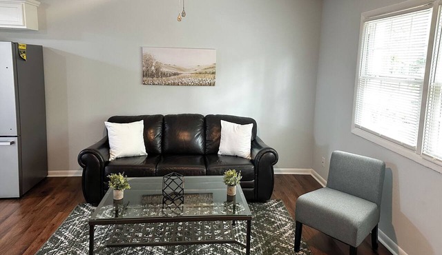 2BR in Desirable North Hills Neighborhood