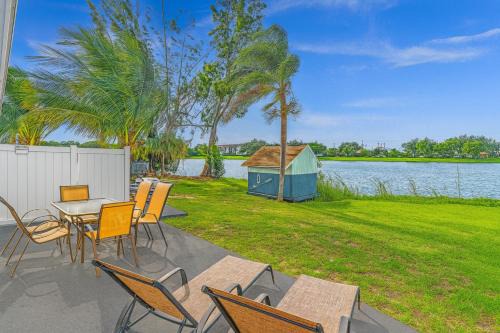 2BR Lakeside Getaway - Peaceful Waterfront Stay