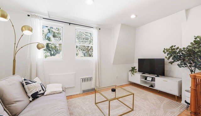 2BR w/NYC Views, 1-Stop to Manhattan, 15-Mins to FIFA Stadium