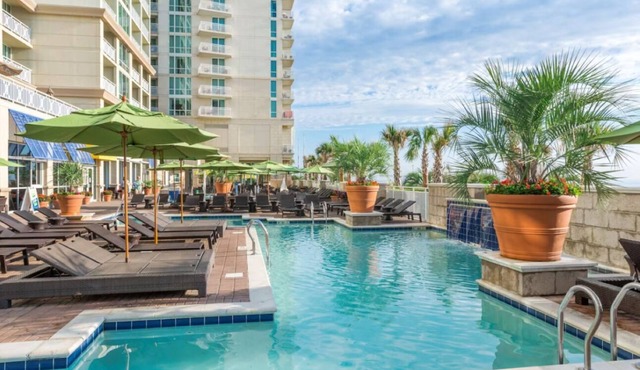 3 Beachside Rooms Perfect for Families & Groups + Outdoor Swimming Pool