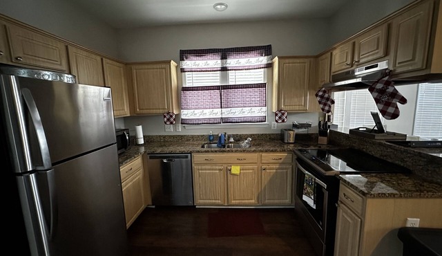 3 bedroom/2.5 bath. Fully Furnished!