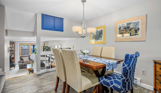 3-bedroom, 2.5-bathroom Poolside Townhome - Private beach