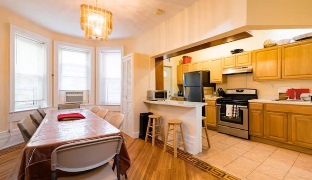 3-bedroom apartment in superb Brooklyn with AC