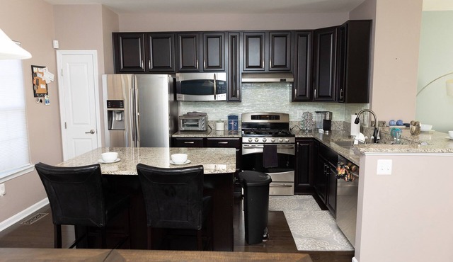 3 Bedroom Cozy/Spacious Luxury Rental 2 minutes away from DOWNTOWN!