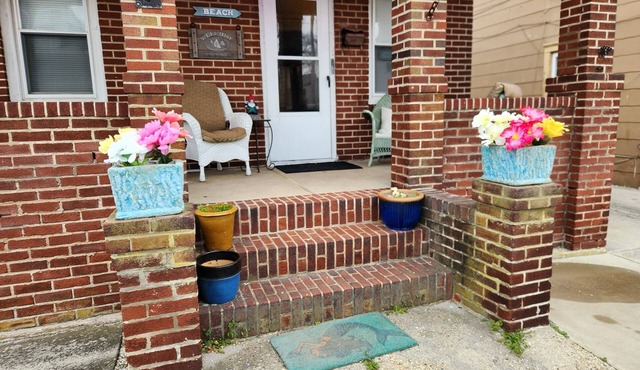3-bedroom home in Wildwood with AC, WiFi, off street parking, 3blks from beach.