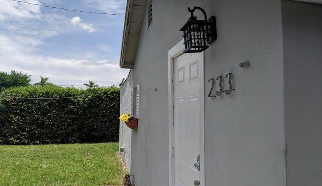 3 Bedroom Miami Home 15 Minutes to the Beach