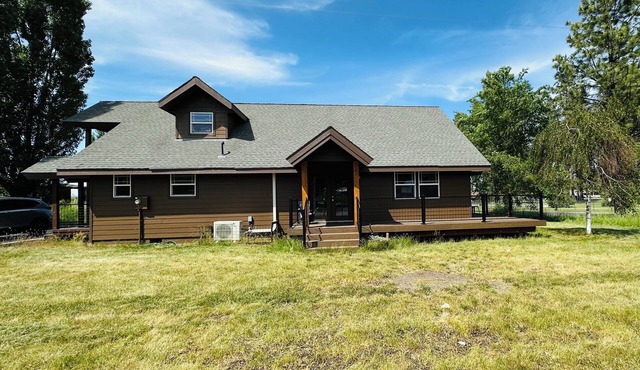 3 bedrooms, 2 full bath in picturesque Worley WiFi, HVAC. Start your getaway