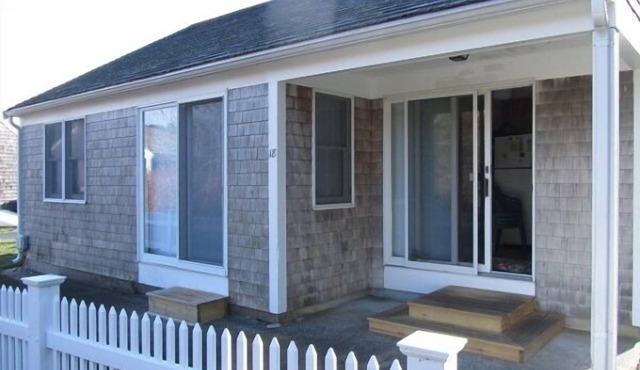 3 BR Cottage with Beach Access (1689)