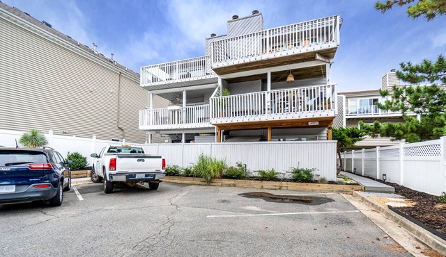 3 Story TownHouse Walking distance to the beach