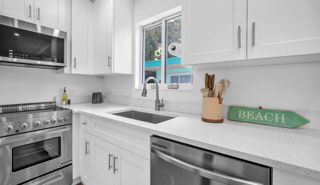 #3 - Sunny Hollywood Beachside 1BR | Walk to Ocean