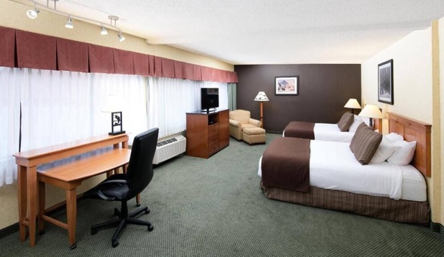 3 Units Close to Legends Stadium, FREE Parking, Indoor Pool, Pets are Welcome!