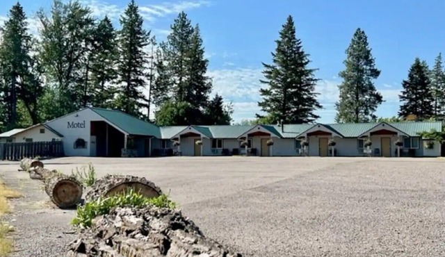 #30- TWO QUEEN BEDS in enjoyable Columbia Falls with WiFi, AC, 20m mi to GNP!