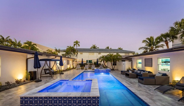 300 STEPS TO WHITE SAND BEACH / HEATED POOL / HOT TUB/ MONTHLY SPCLS - H2