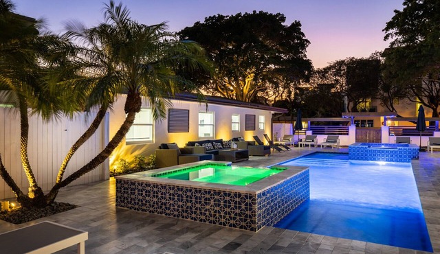 300 STEPS TO WHITE SAND BEACH /HEATED POOL /HOT TUB/MONTHLY SUMMER SPCLS - H4