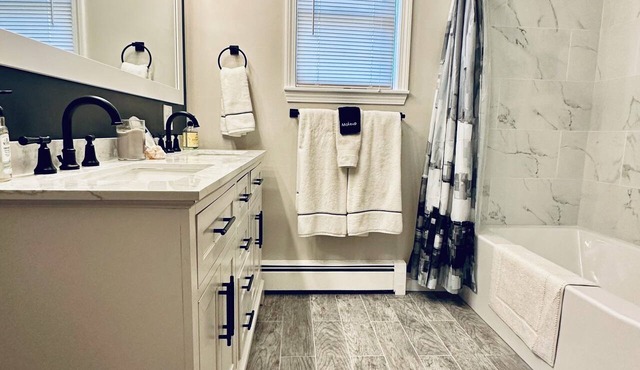 3BDRM-1.5Bath Home- walk to Salem, Beaches, shops, pubs!