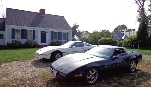 3BR 2 bath house 1/3 mile from Sesuit Harbor and beaches