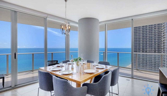 3BR Oceanfront apt: Wraparound Balcony & Pool