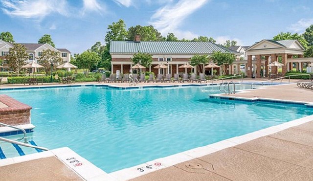 4 BDRM SLEEPS 12 HUGE UNIT, LOADED WITH AMENITIES INDOOR/OUTDOOR POOLS, LOCATION