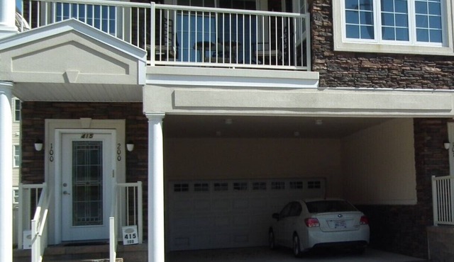 4 BED 3 BATH BEACH BLOCK, 2350+ sq ft Extended Family and Friends Rental