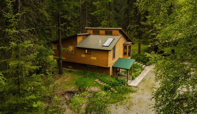 4-bedroom home in secluded Whitefish neighborhood with AC - 10 min from downtown