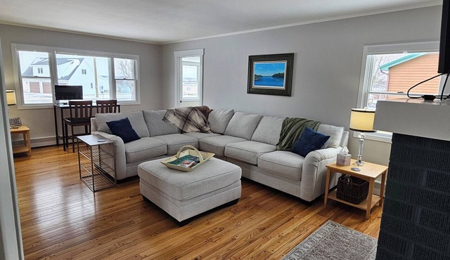 4-bedroom house in charming Clayton with river view