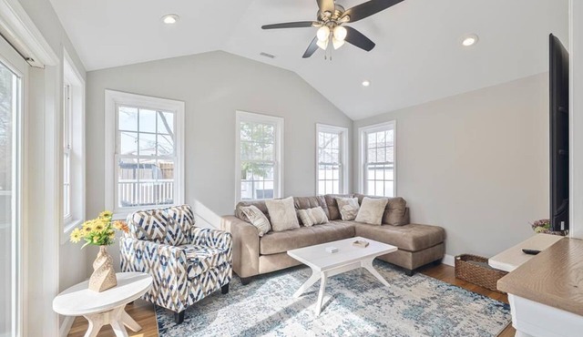 4-Bedroom House Near Beaches w/Pool & Fire Pit