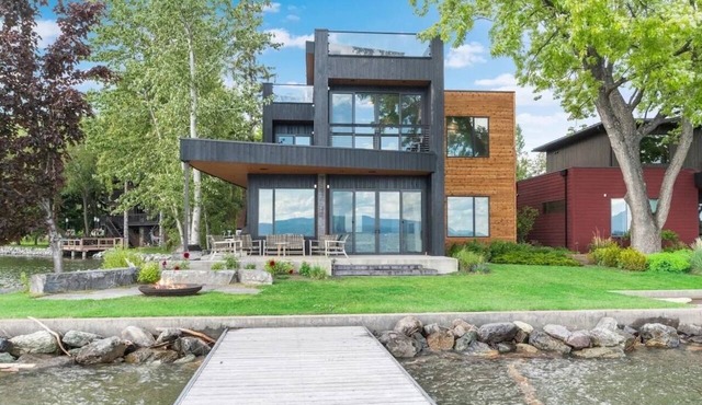 4-bedroom Lake House with dock and boat slip in Bigfork