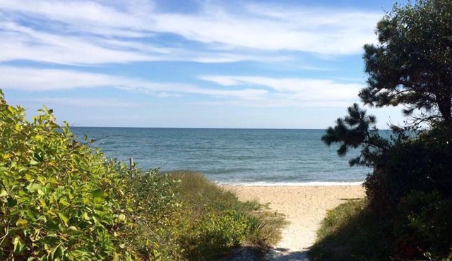 4 BR Modern Home,5-Star Reviews, Walk2 Priv Beach, Shops, Dining, Mini-Golf