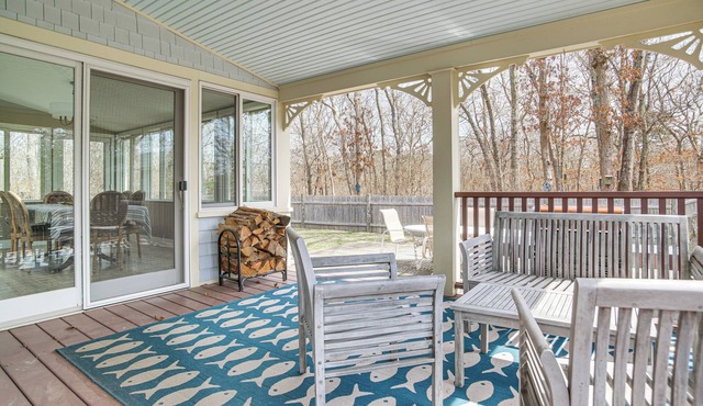 4 Mi to Inkwell Beach: Home in Oak Bluffs!