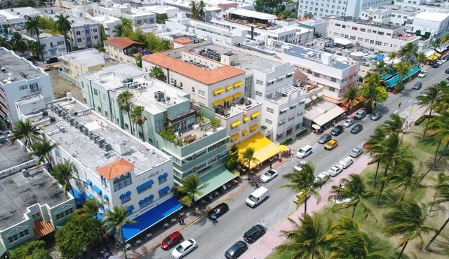 4 RM on Beach SoBeSuites by AmericanVacationLiving