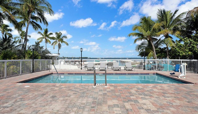 4 Units | Bayfront Adventure: Scuba, Snorkeling & Kayaking from Private Beach