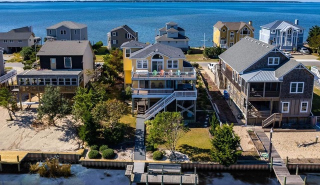 433 Water-Front w/Multi-Level Decking & Hot Tub