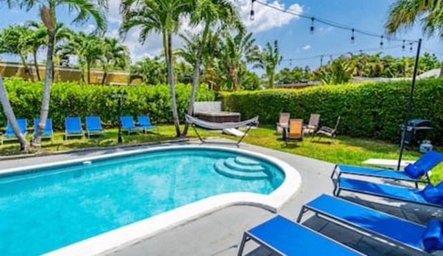 437 NE 107th · Pool, Hot Tub, Patio, 5 Bedrooms, 3 Baths,Parking!