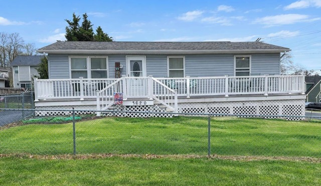 4BR North beach Home w/Decks, Firepit & Game room