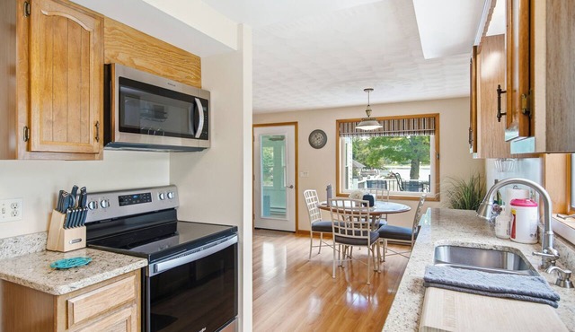 5 Min to Colgate, Sleeps 8, Game Room, Sauna