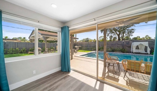 5br/3bth Luxury villa with private backyard oasis