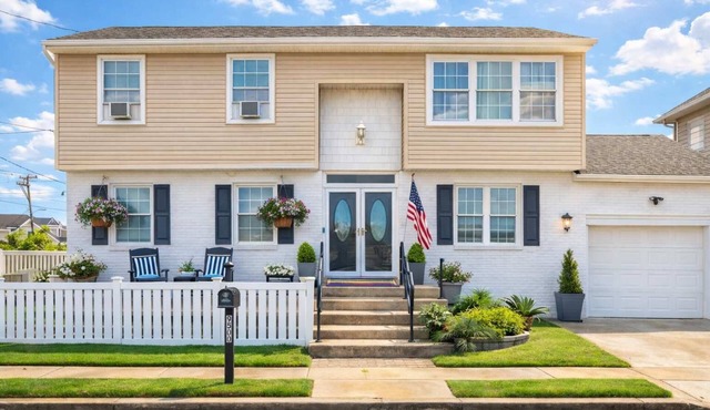 5BR Beach House in WW Crest - Sleep 12!