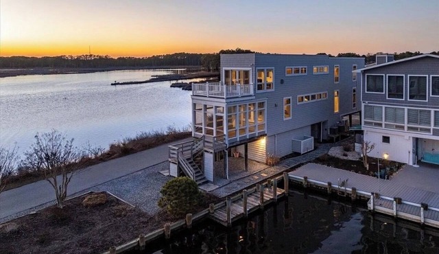 5BR Family-Friendly Canal + Bay-Front Oasis, Unmatched S. Bethany Water Views