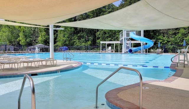 5BR Near Colonial Williamsburg & Busch Gardens, Gated,Pet-Friendly With Pool