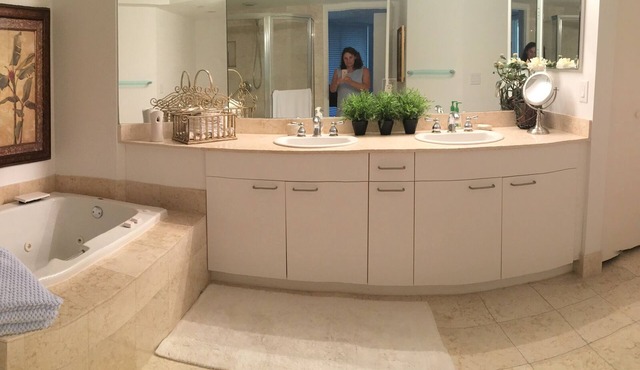 6 monthAventura Luxury high end living Five 5 star upscale ,Full Spa, fitness
