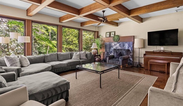 7 BR historical estate near old town